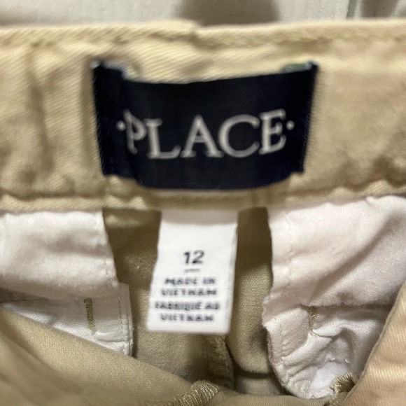 The Children’s Place boys chino shorts, khaki, size 12. - Picture 2 of 2